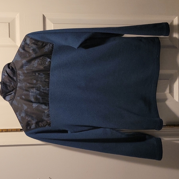 The North Face 1/4 Zip - Picture 4 of 5